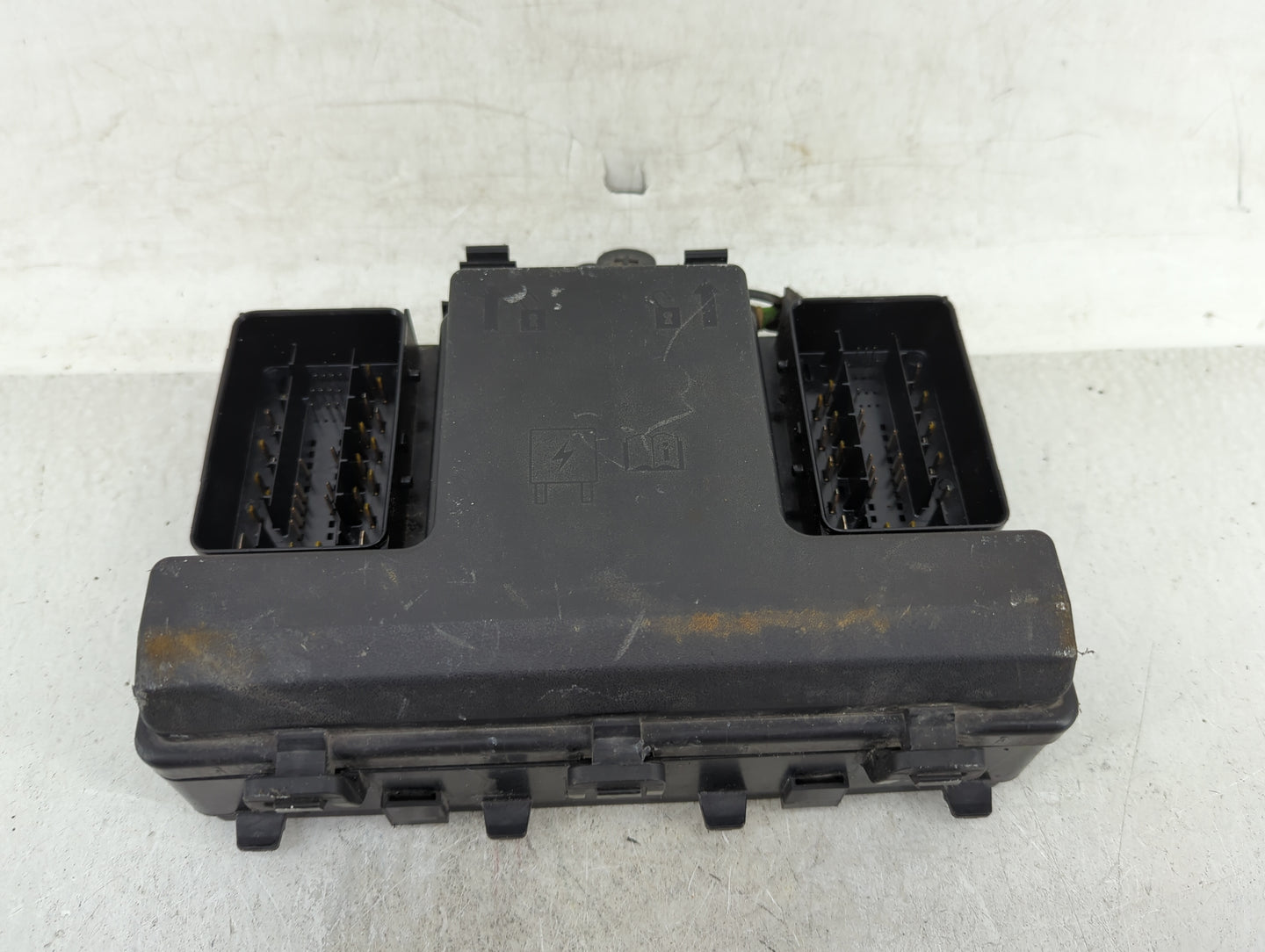 2017-2020 Ford Fusion Fusebox Fuse Box Panel Relay Module Fits Fits 2017 2018 2019 2020 OEM Used Auto Parts - Oemusedautopar
