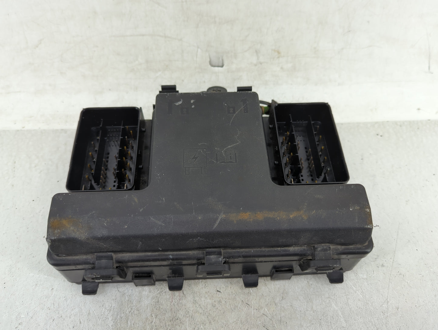 2017-2020 Ford Fusion Fusebox Fuse Box Panel Relay Module Fits Fits 2017 2018 2019 2020 OEM Used Auto Parts - Oemusedautopar