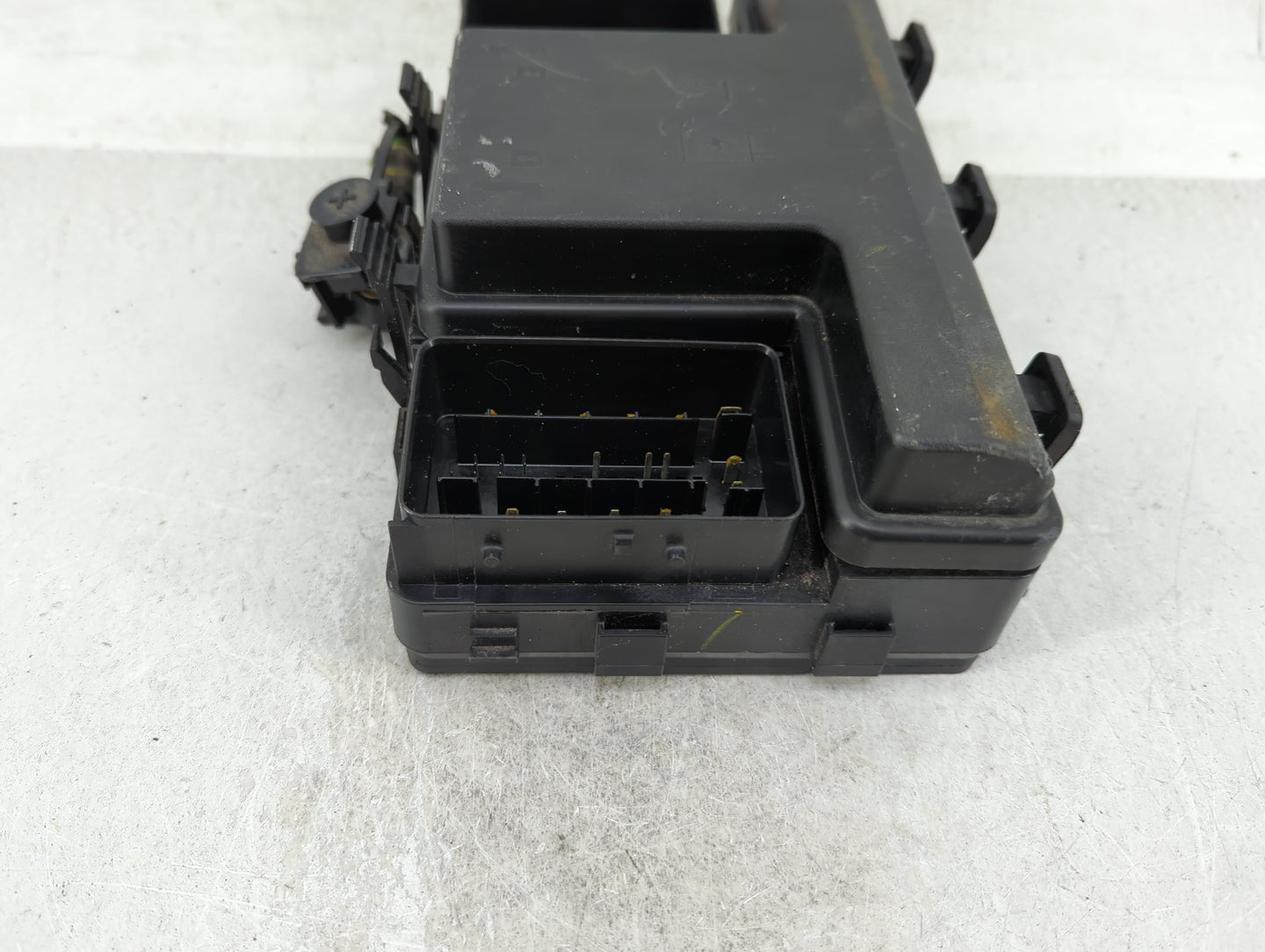 2017-2020 Ford Fusion Fusebox Fuse Box Panel Relay Module Fits Fits 2017 2018 2019 2020 OEM Used Auto Parts - Oemusedautopar