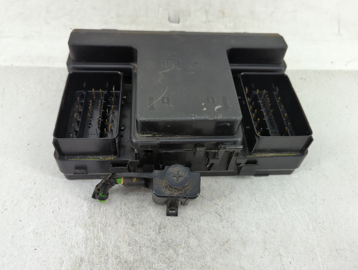 2017-2020 Ford Fusion Fusebox Fuse Box Panel Relay Module Fits Fits 2017 2018 2019 2020 OEM Used Auto Parts - Oemusedautopar