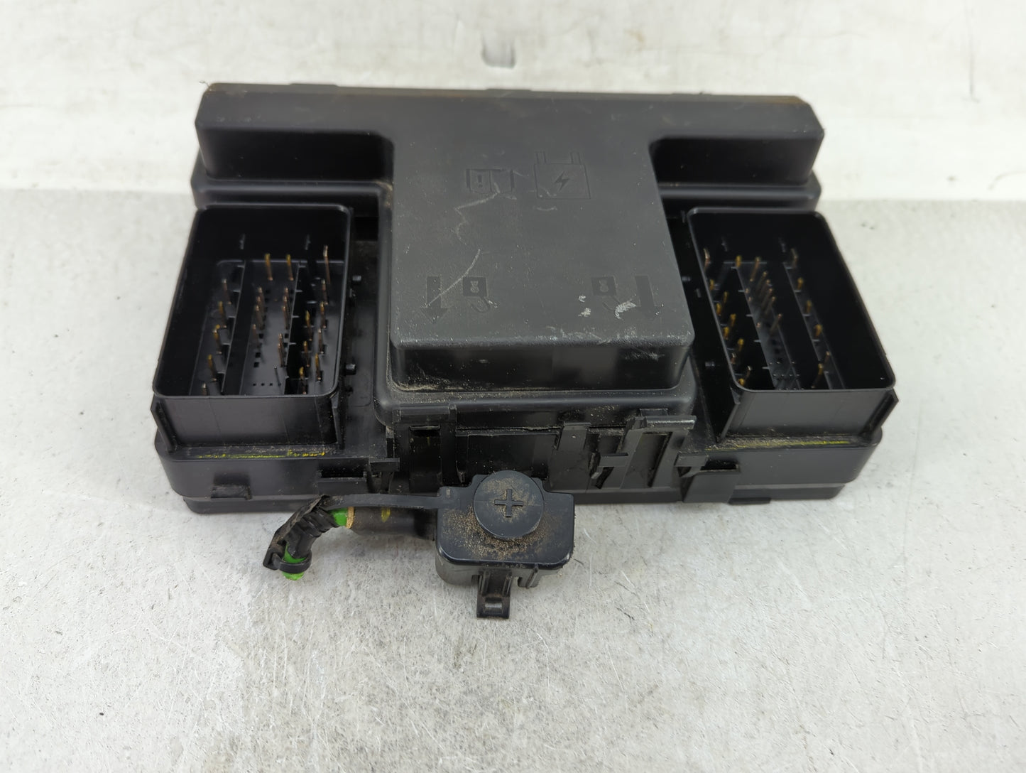 2017-2020 Ford Fusion Fusebox Fuse Box Panel Relay Module Fits Fits 2017 2018 2019 2020 OEM Used Auto Parts - Oemusedautopar