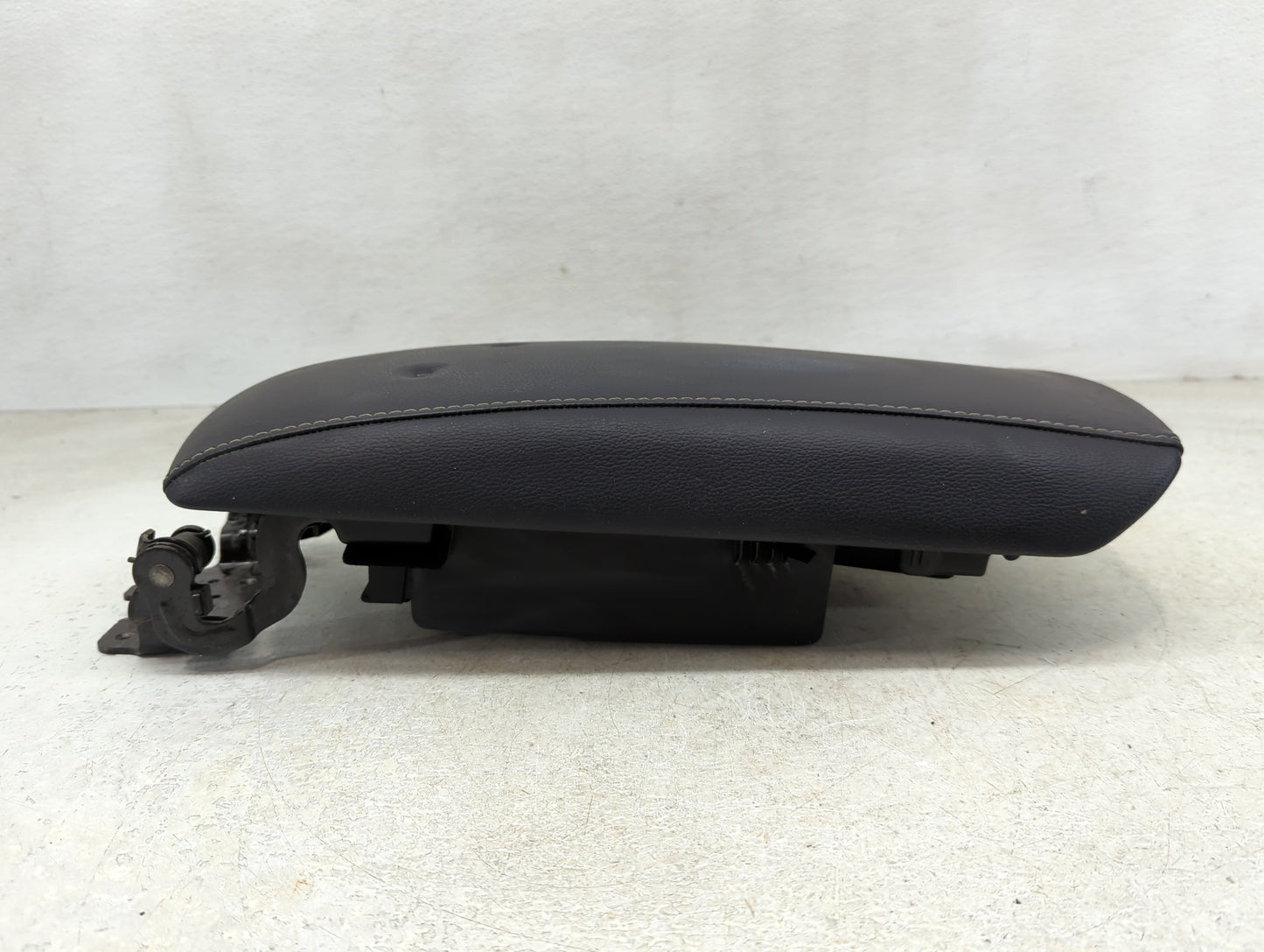 2019 Ford Fusion Center Console Armrest Cover Lid P/N:HS73-F04604 Fits OEM Used Auto Parts - Oemusedautoparts1.com