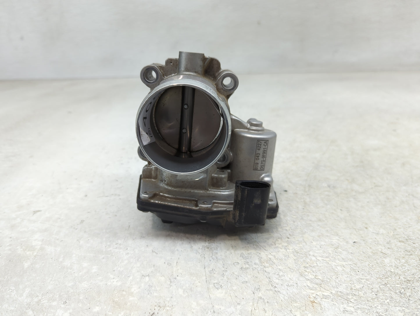 2014-2020 Ford Fusion Throttle Body P/N:DS7G-9F991-CA Fits Fits 2014 2015 2016 2017 2018 2019 2020 OEM Used Auto Parts - Oem