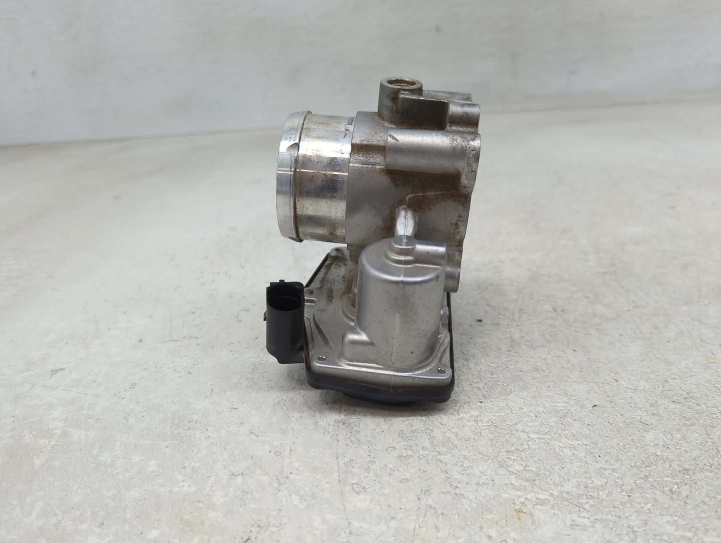 2014-2020 Ford Fusion Throttle Body P/N:DS7G-9F991-CA Fits Fits 2014 2015 2016 2017 2018 2019 2020 OEM Used Auto Parts - Oem