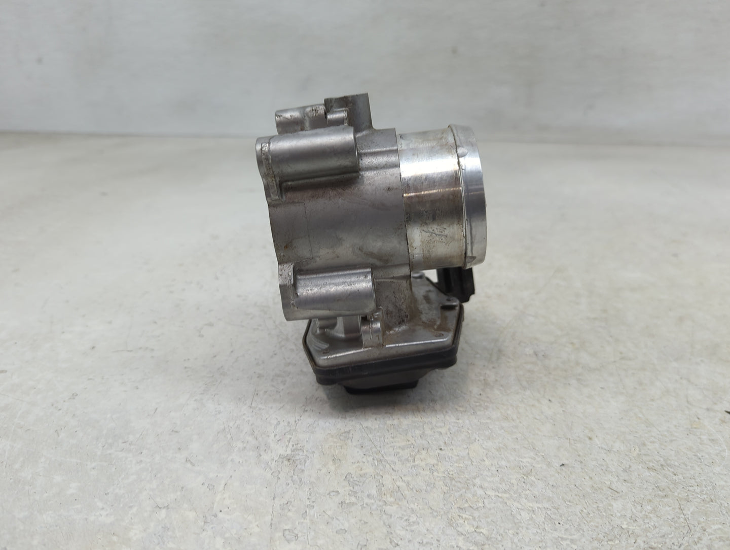 2014-2020 Ford Fusion Throttle Body P/N:DS7G-9F991-CA Fits Fits 2014 2015 2016 2017 2018 2019 2020 OEM Used Auto Parts - Oem
