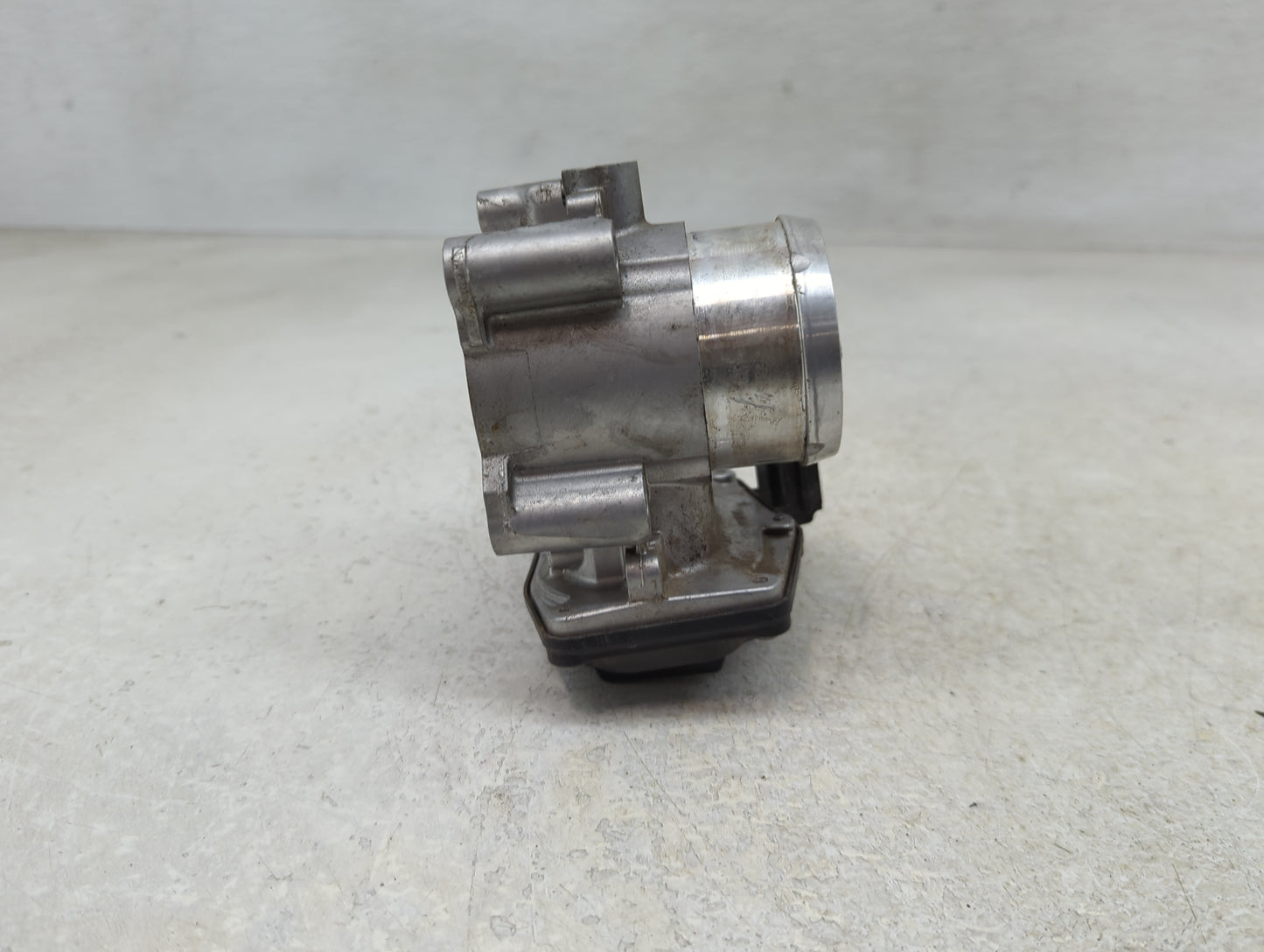 2014-2020 Ford Fusion Throttle Body P/N:DS7G-9F991-CA Fits Fits 2014 2015 2016 2017 2018 2019 2020 OEM Used Auto Parts - Oem