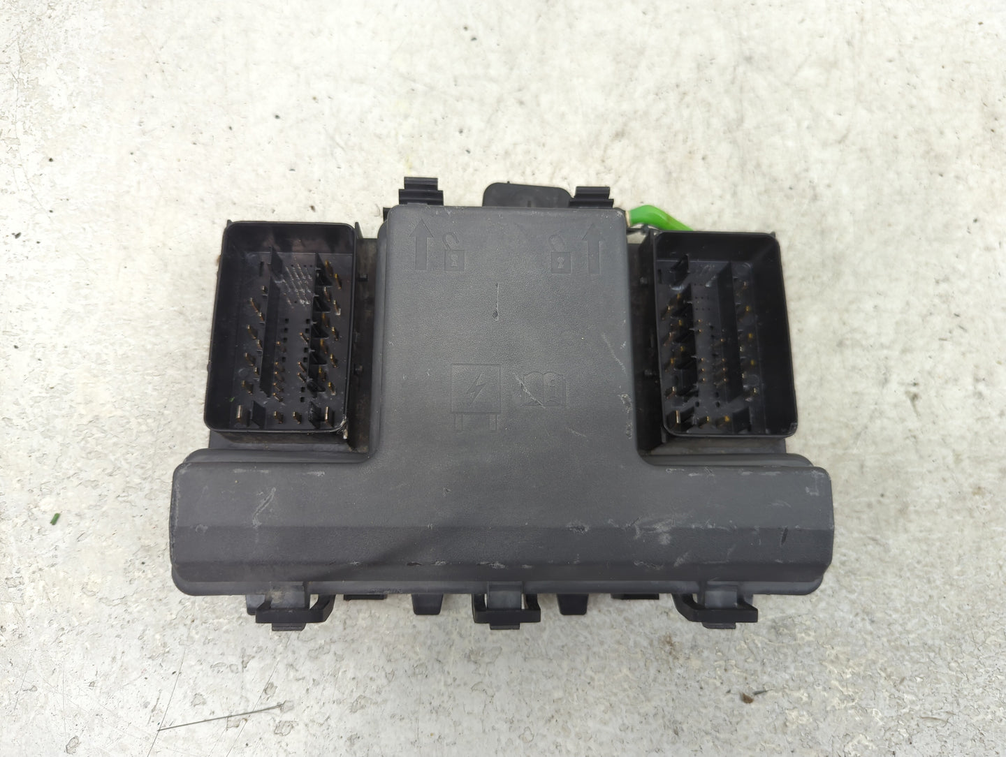 2017-2020 Ford Fusion Fusebox Fuse Box Panel Relay Module P/N:HG9T14D068BC Fits Fits 2017 2018 2019 2020 OEM Used Auto Parts