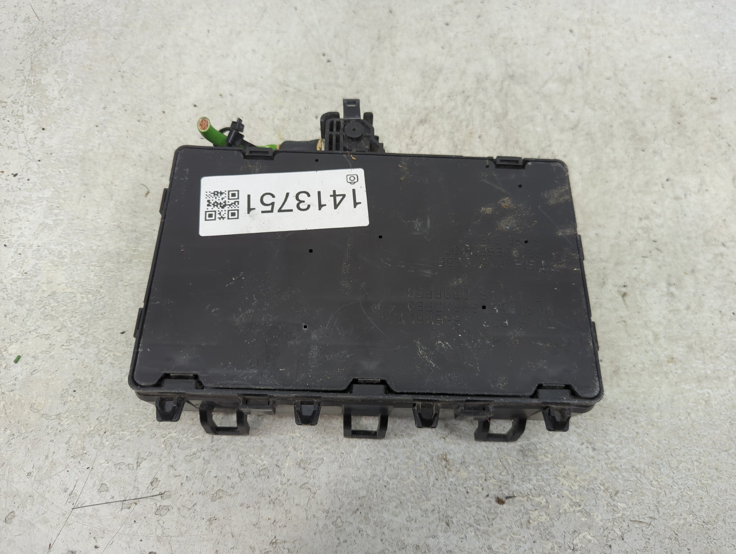 2017-2020 Ford Fusion Fusebox Fuse Box Panel Relay Module P/N:HG9T14D068BC Fits Fits 2017 2018 2019 2020 OEM Used Auto Parts