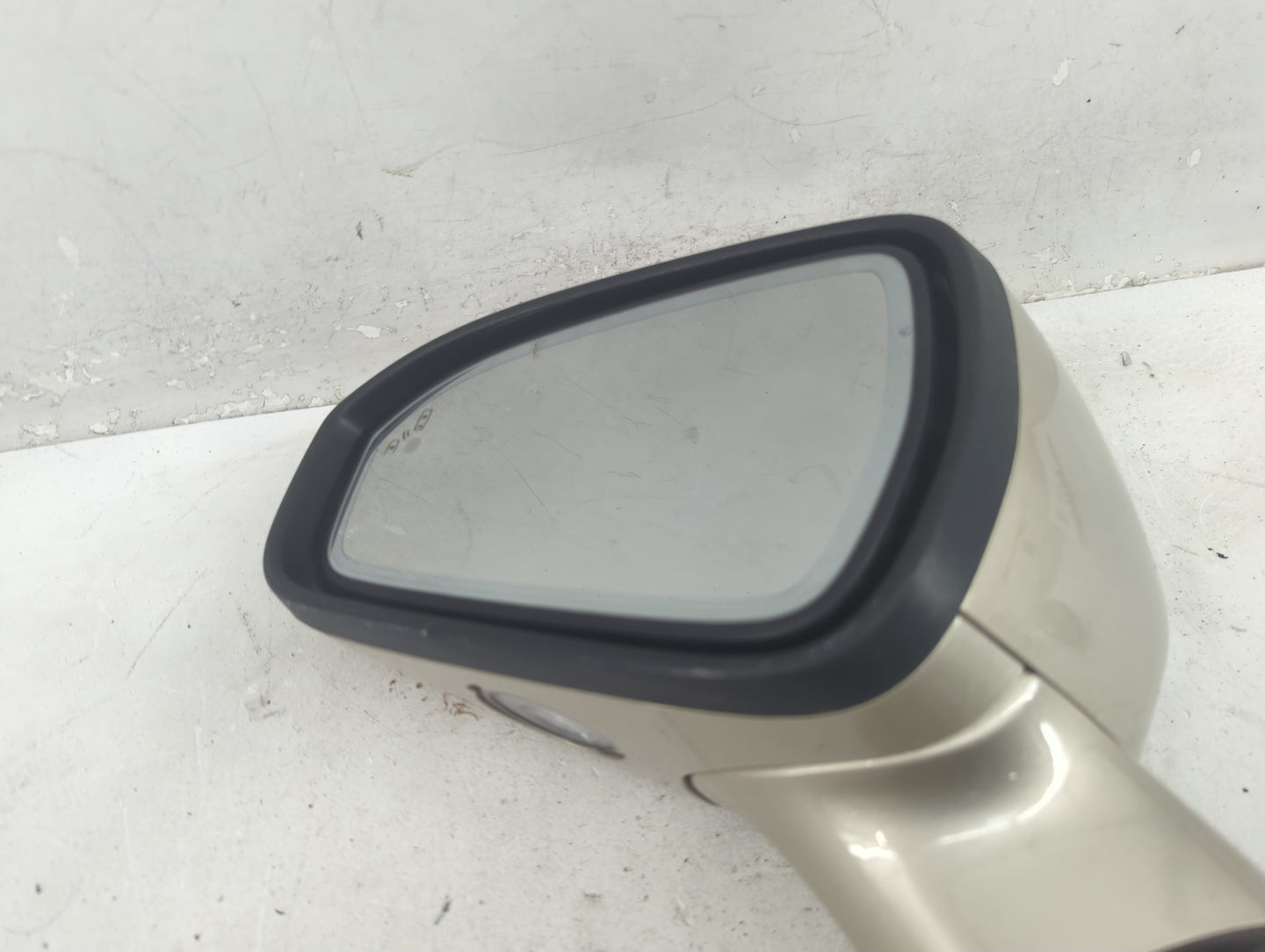 2019-2020 Ford Fusion Driver Side View Mirror - Left Door Mirror OEM Used - Oemusedautoparts1.com