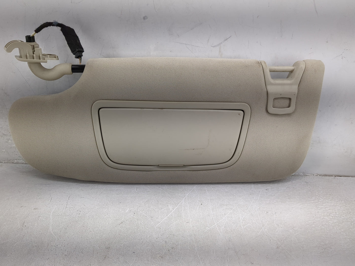 2019-2020 Ford Fusion Sun Visor Shade Replacement Driver Left Mirror Fits Fits 2018 2019 2020 OEM Used Auto Parts - Oemuseda
