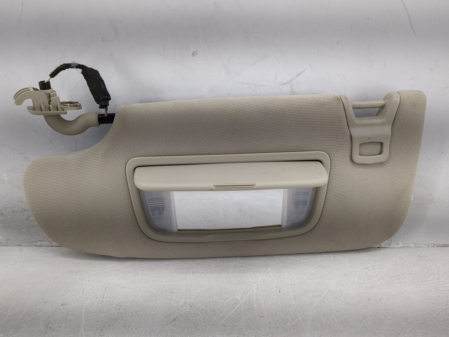 2019-2020 Ford Fusion Sun Visor Shade Replacement Driver Left Mirror Fits Fits 2018 2019 2020 OEM Used Auto Parts - Oemuseda