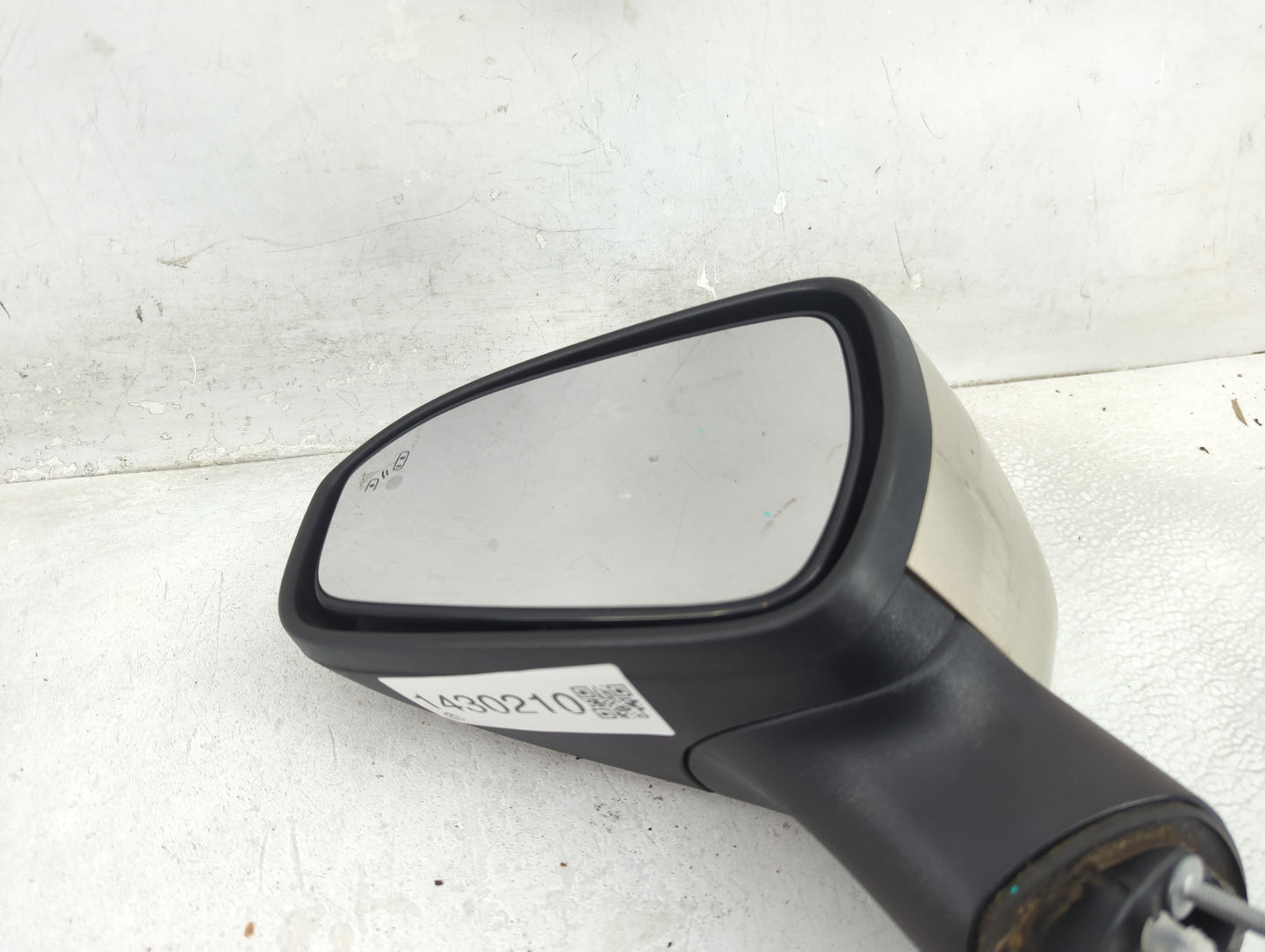 2019-2020 Ford Fusion Driver Side View Mirror - Left Door Mirror OEM Used - Oemusedautoparts1.com