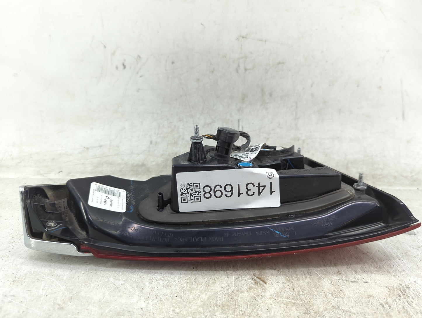 2019-2020 Ford Fusion Tail Light Assembly Passenger Right OEM P/N:KS73-13A602-BD Fits Fits 2019 2020 OEM Used Auto Parts - O