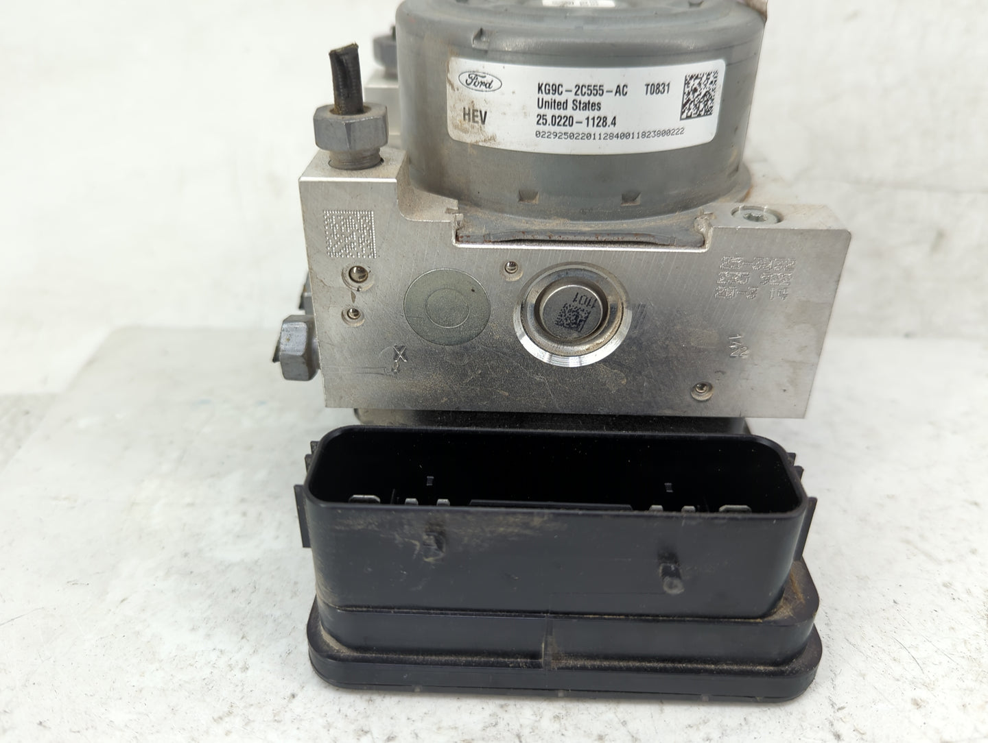 2019-2020 Ford Fusion ABS Pump Control Module Replacement P/N:KG9C-2C555-AC Fits Fits 2019 2020 OEM Used Auto Parts - Oemuse