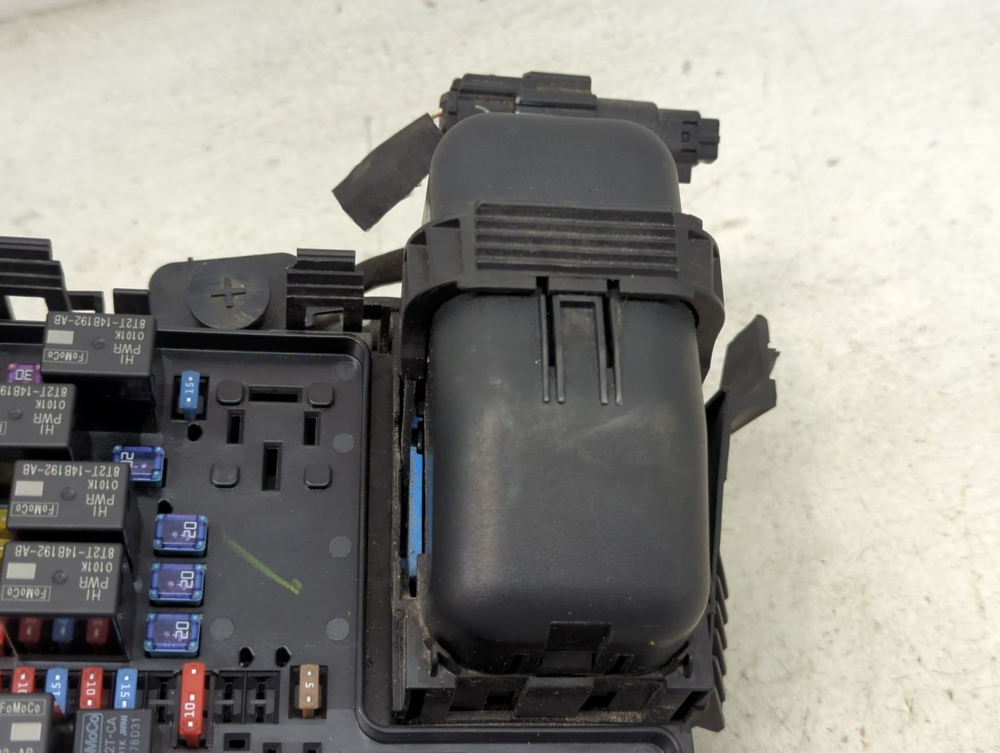 2017-2020 Ford Fusion Fusebox Fuse Box Panel Relay Module P/N:KS7T-12A581-AEE KS7T-12A581-A Fits Fits 2017 2018 2019 2020 OE