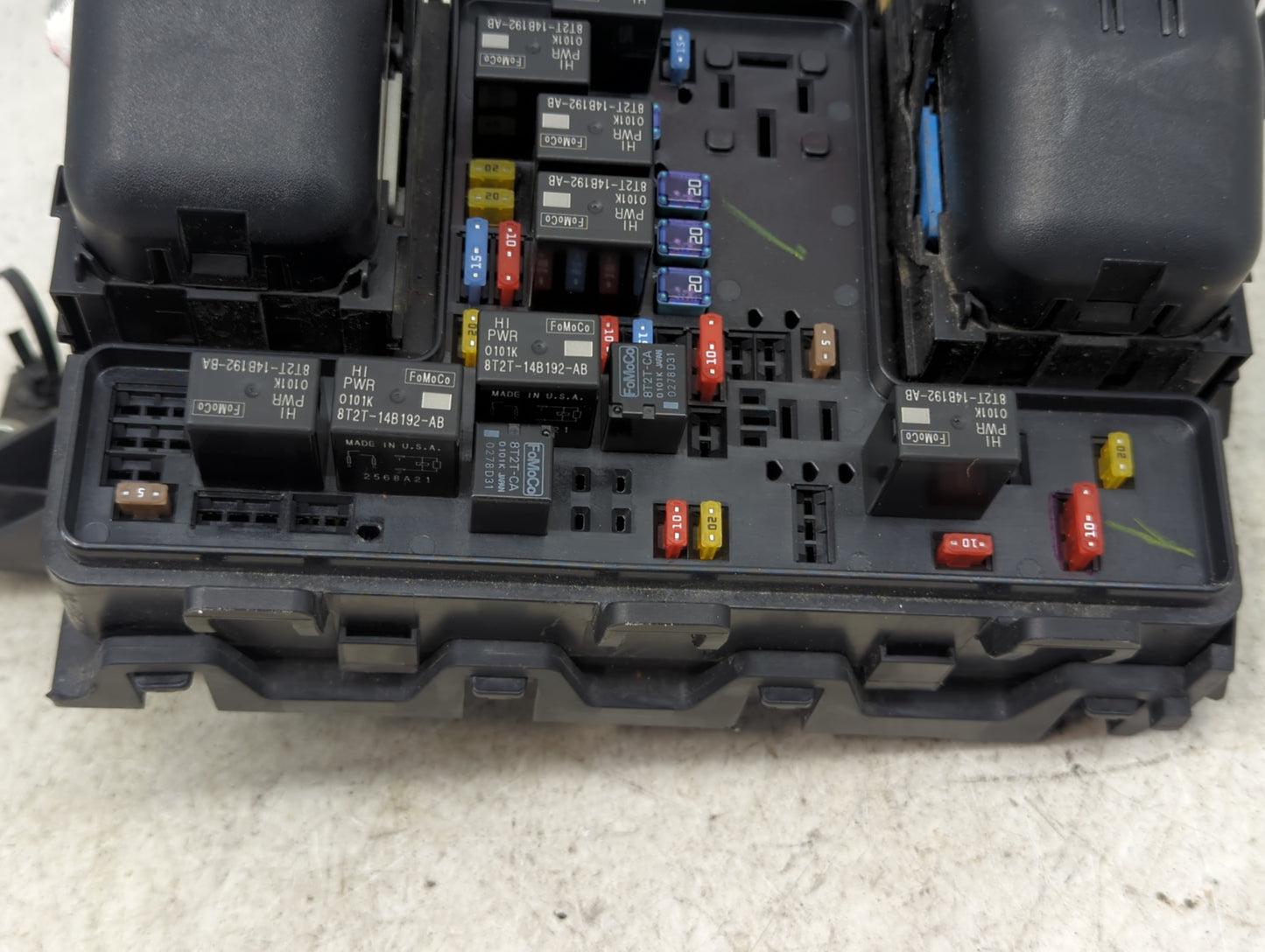 2017-2020 Ford Fusion Fusebox Fuse Box Panel Relay Module P/N:KS7T-12A581-AEE KS7T-12A581-A Fits Fits 2017 2018 2019 2020 OE