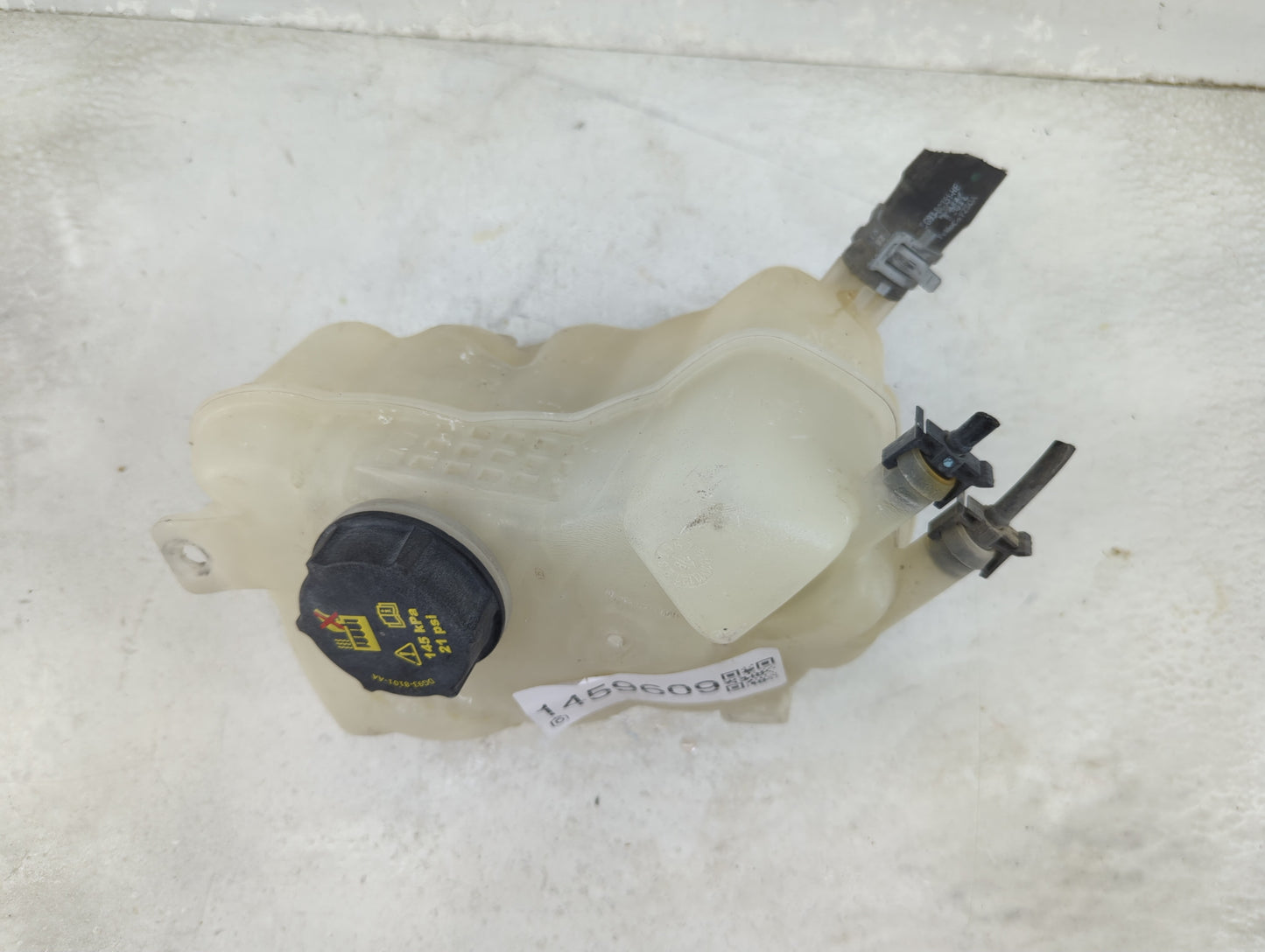 2017-2020 Ford Fusion Radiator Coolant Overflow Expansion Tank Bottle 1459609 - Oemusedautoparts1.com