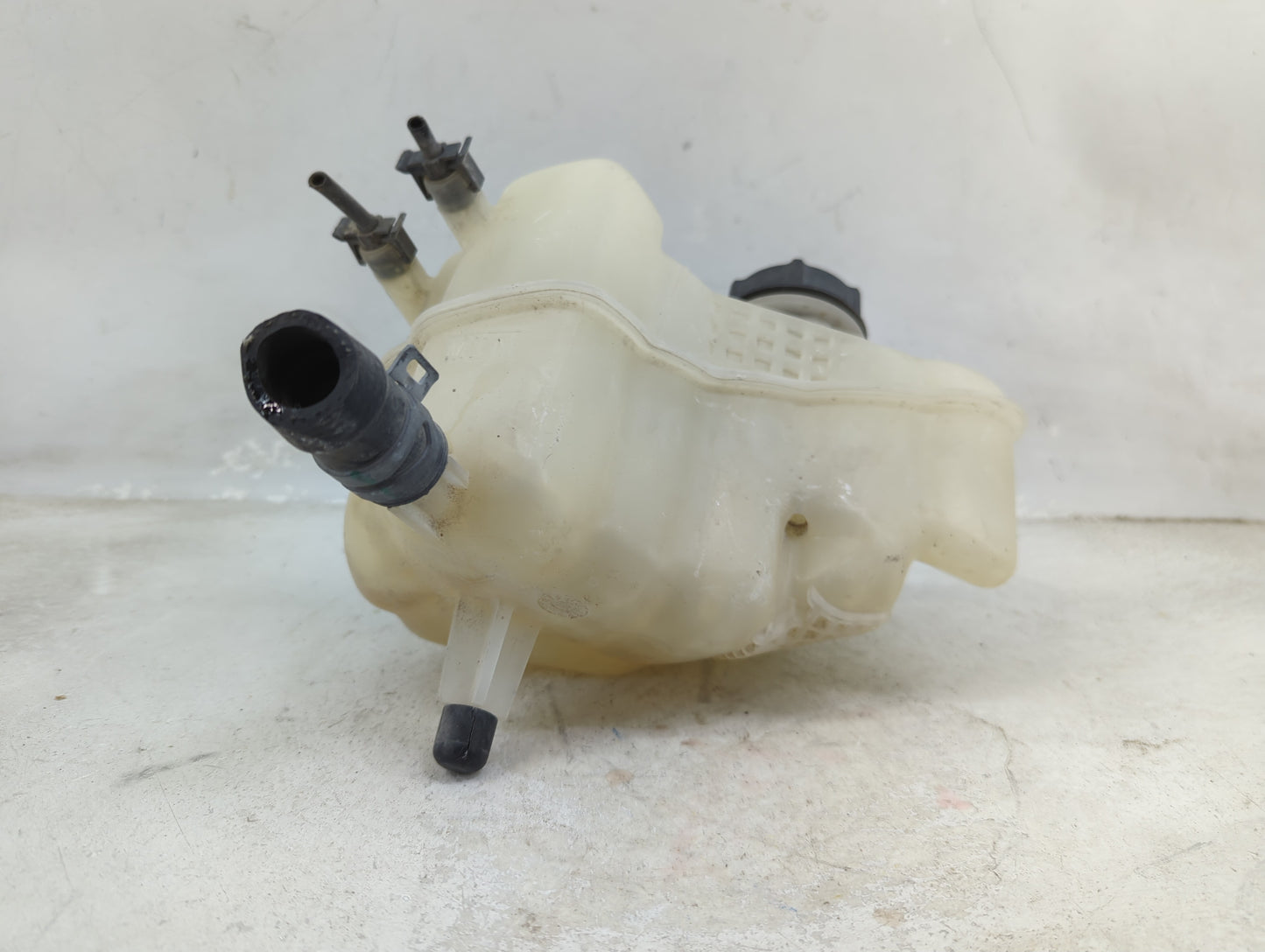 2017-2020 Ford Fusion Radiator Coolant Overflow Expansion Tank Bottle 1459609 - Oemusedautoparts1.com