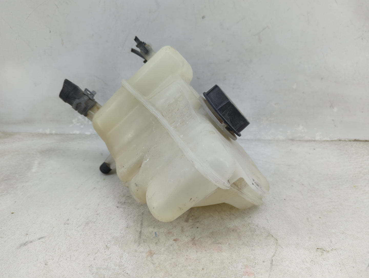 2017-2020 Ford Fusion Radiator Coolant Overflow Expansion Tank Bottle 1459609 - Oemusedautoparts1.com
