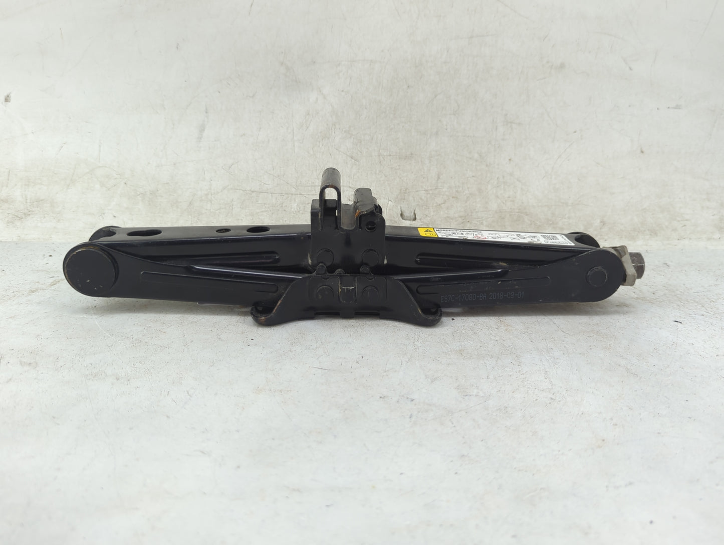 2019 Ford Fusion Spare Scissor Car Jack Black - Oemusedautoparts1.com