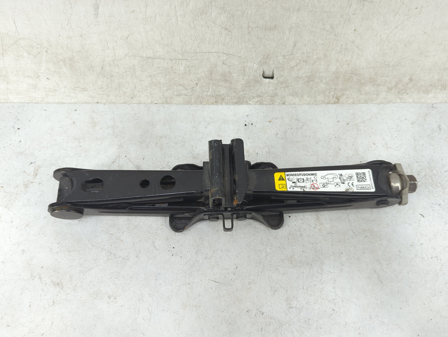 2019 Ford Fusion Spare Scissor Car Jack Black - Oemusedautoparts1.com
