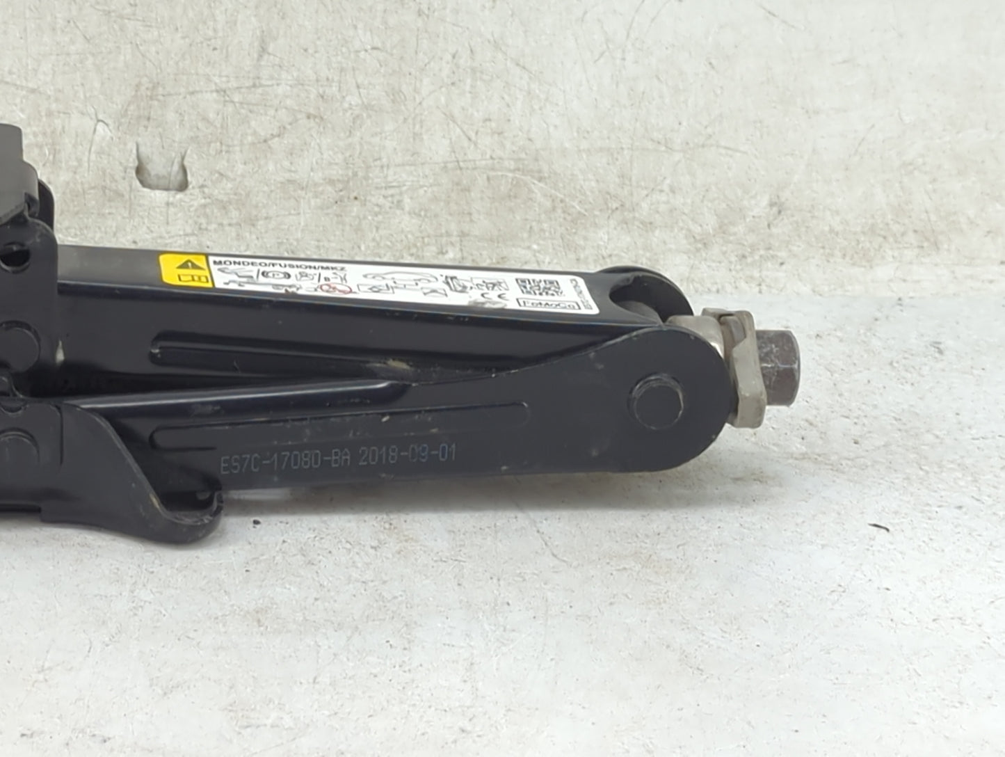 2019 Ford Fusion Spare Scissor Car Jack Black - Oemusedautoparts1.com