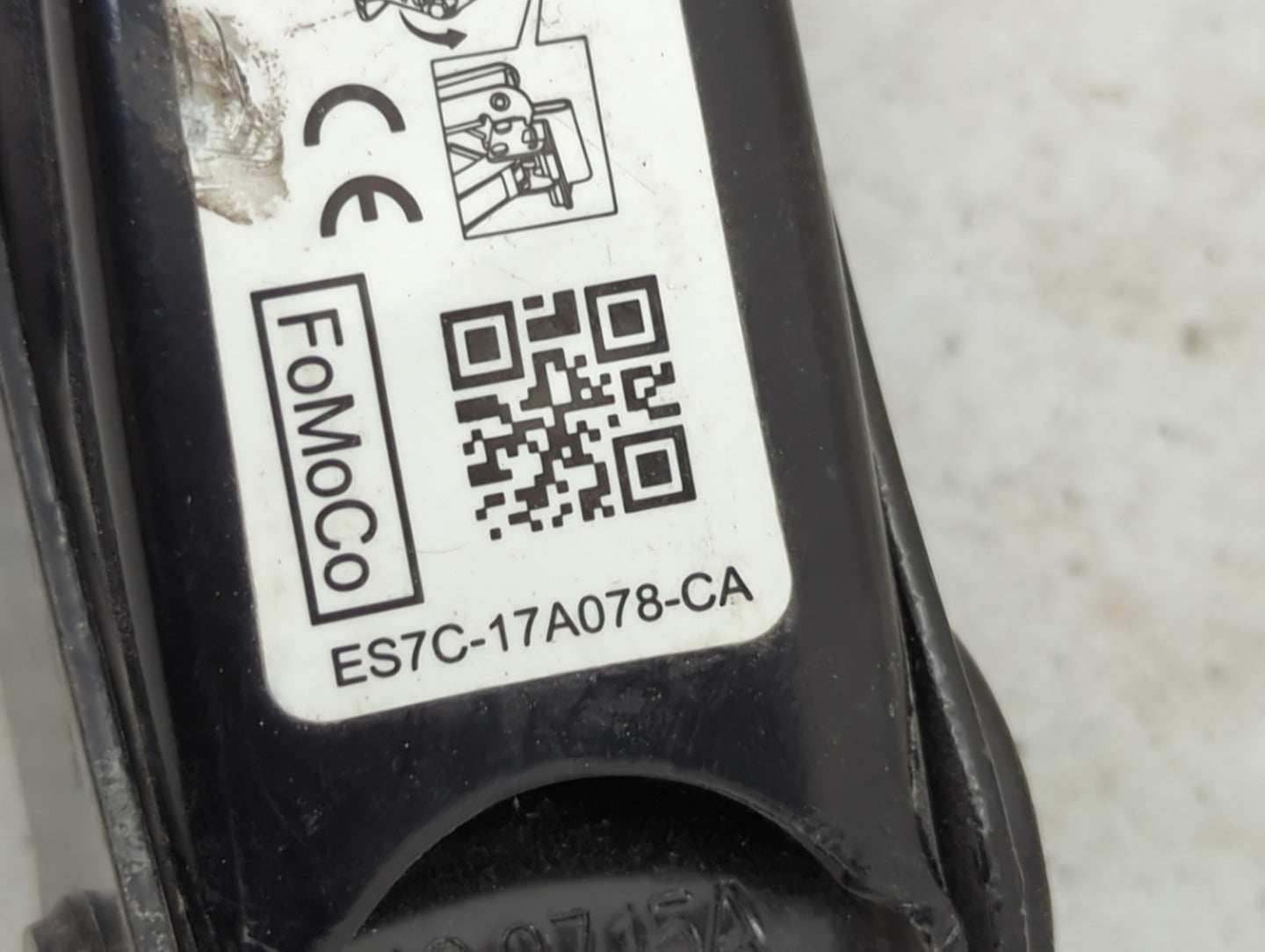 2019 Ford Fusion Spare Scissor Car Jack Black - Oemusedautoparts1.com
