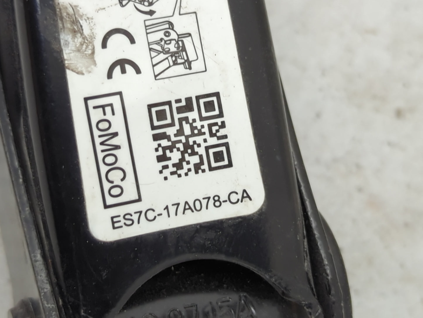 2019 Ford Fusion Spare Scissor Car Jack Black - Oemusedautoparts1.com