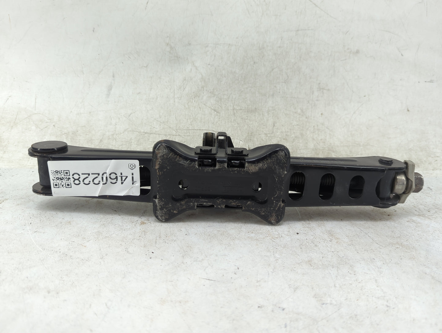 2019 Ford Fusion Spare Scissor Car Jack Black - Oemusedautoparts1.com