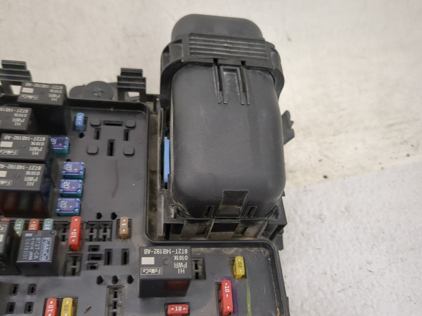 2017-2020 Ford Fusion Fusebox Fuse Box Panel Relay Module P/N:G2GT14A075AA 8T2T-14B192-AB Fits Fits 2017 2018 2019 2020 OEM 