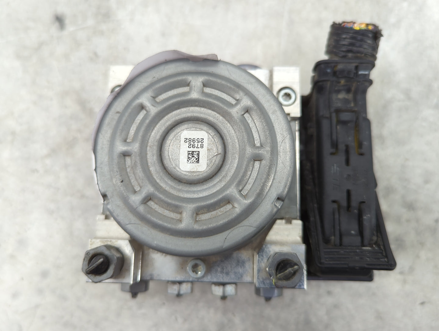 2019-2020 Ford Fusion ABS Pump Control Module Replacement P/N:KG9C-2C219-LC Fits Fits 2019 2020 OEM Used Auto Parts - Oemuse