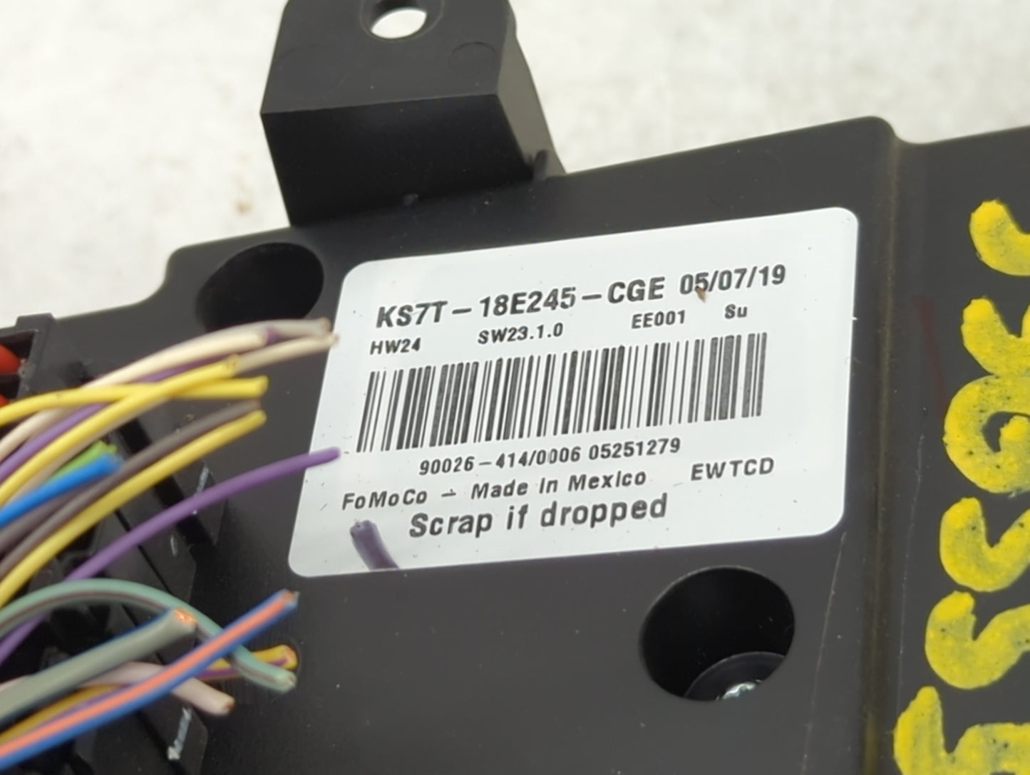 2019-2020 Ford Fusion Radio AM FM Cd Player Receiver Replacement P/N:KS7T-18E245-CGE Fits Fits 2019 2020 OEM Used Auto Parts