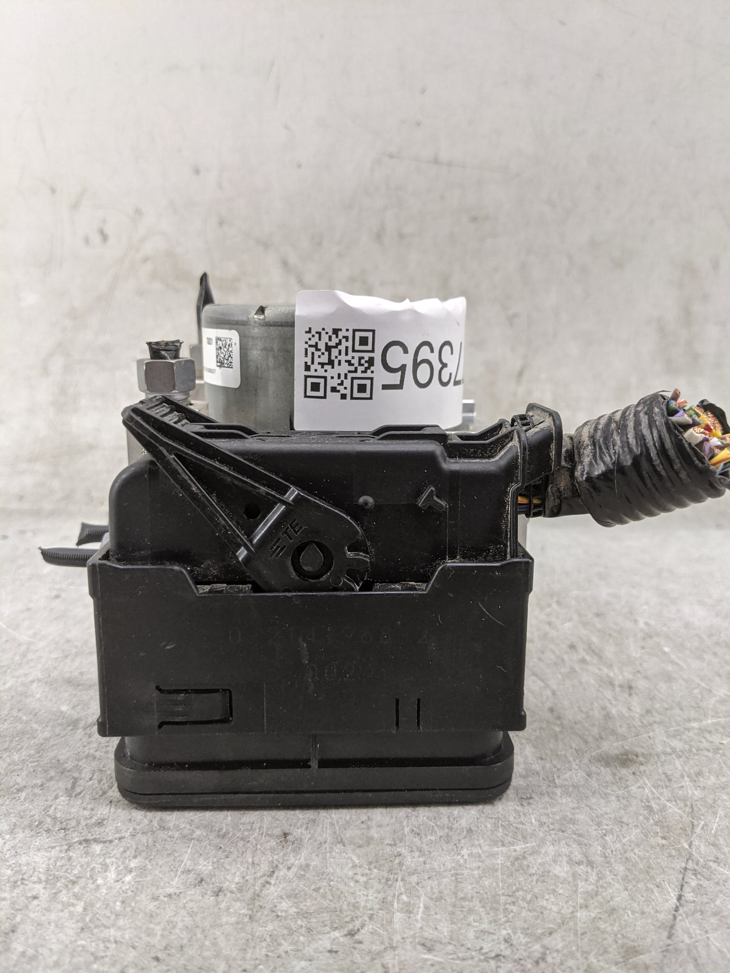 2019-2020 Ford Fusion ABS Pump Control Module Replacement P/N:KG9C-2B373-CC Fits Fits 2019 2020 OEM Used Auto Parts - Oemuse