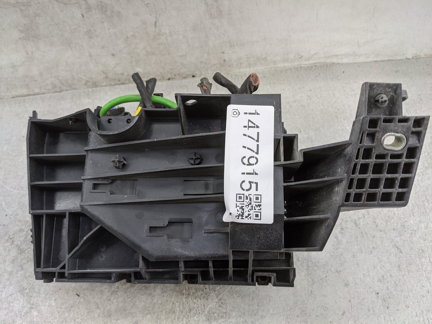 2017-2020 Ford Fusion Fusebox Fuse Box Panel Relay Module P/N:8T2T-14B192-AB 8T2T-14B192-BA Fits Fits 2017 2018 2019 2020 OE