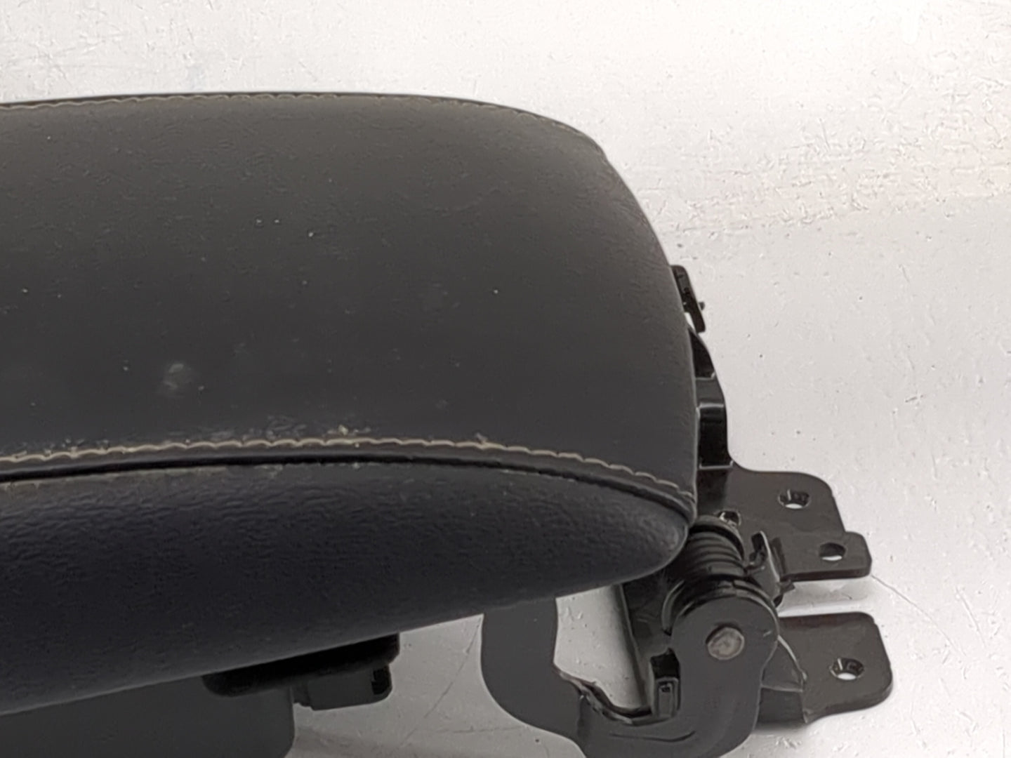 2017-2020 Ford Fusion Center Console Armrest Cover Lid P/N:HS73-F04804 L0262581AA04ZHE Fits Fits 2017 2018 2019 2020 OEM Use