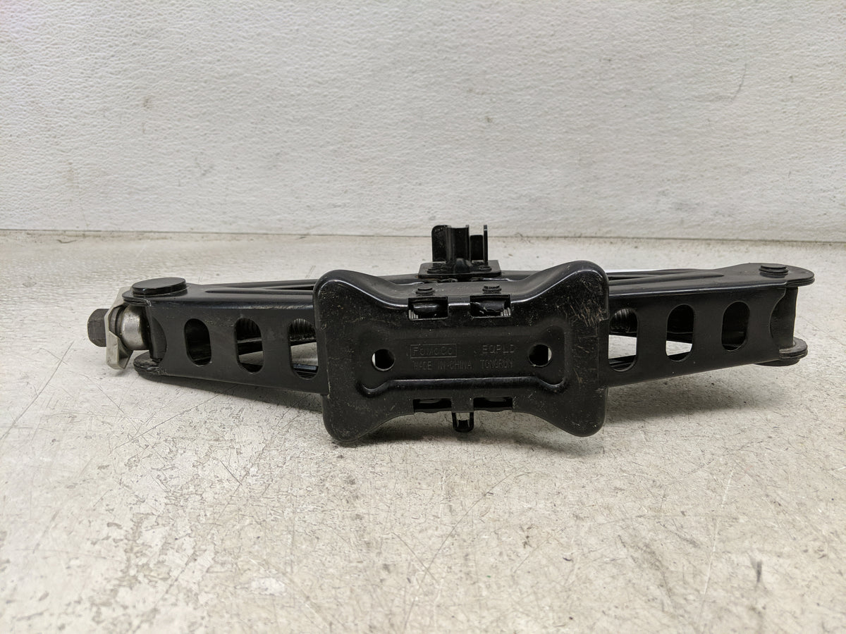 2019 Ford Fusion Spare Scissor Car Jack 1500073 - Oemusedautoparts1.com