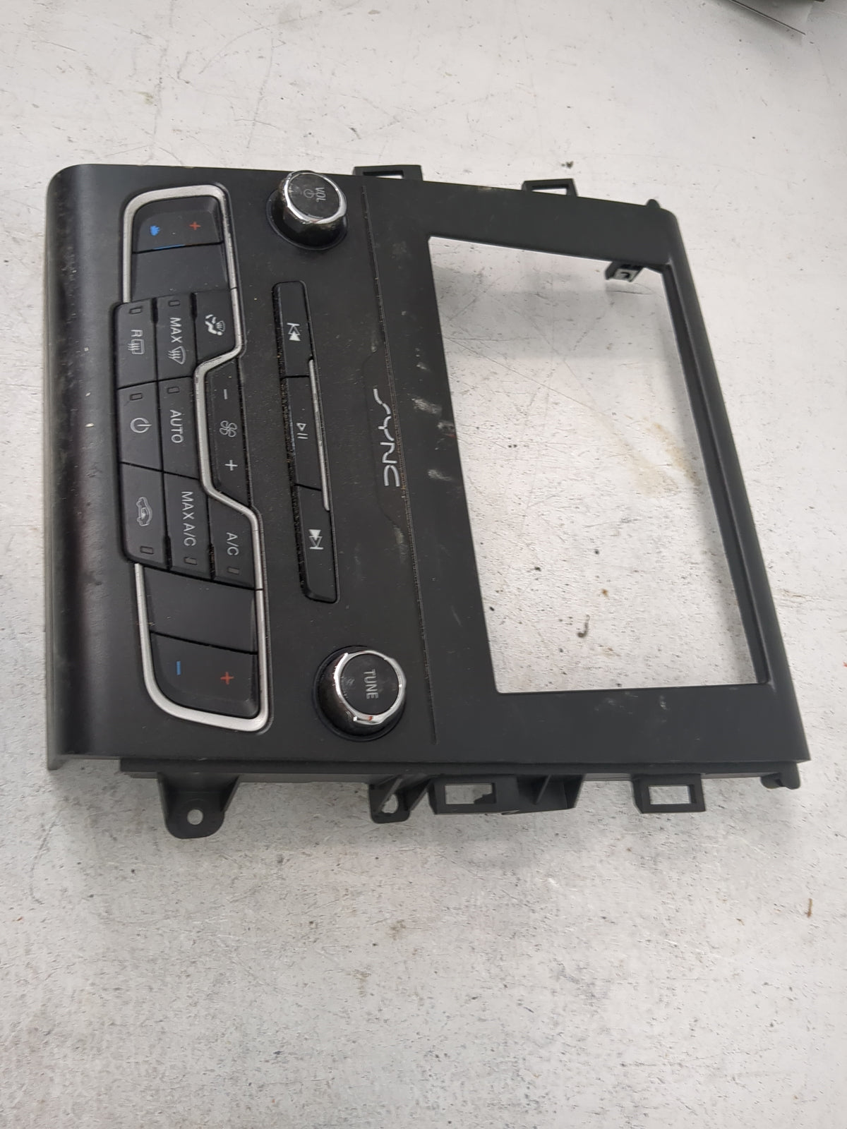 2019-2020 Ford Fusion Radio Control Panel 1504173 - Oemusedautoparts1.com