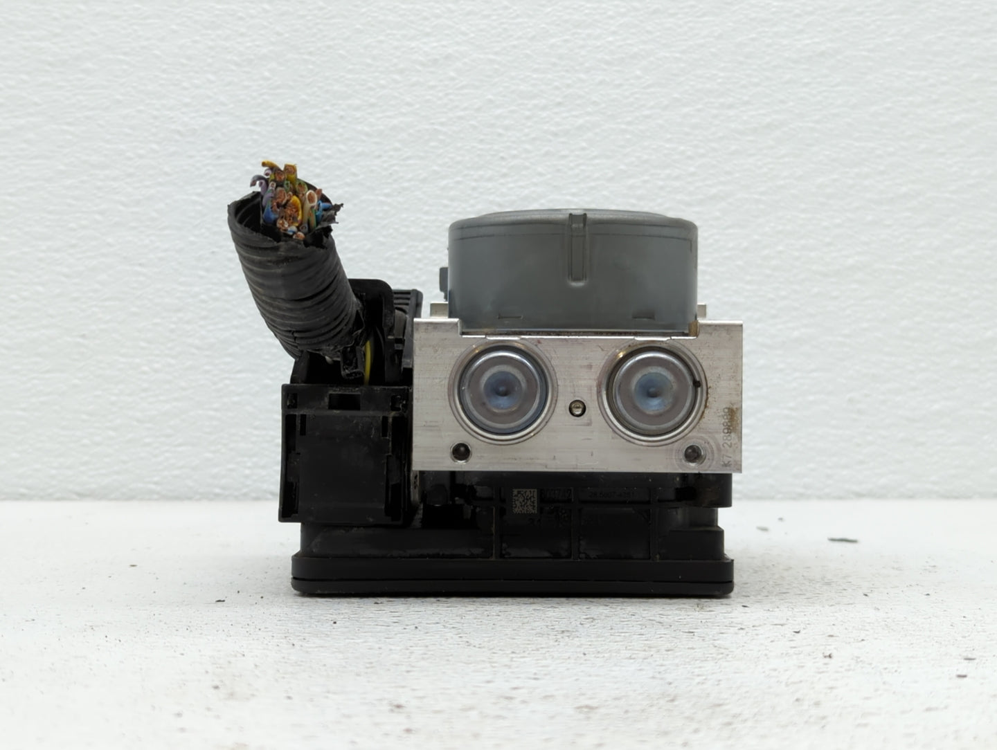 2019 Ford Fusion ABS Pump Control Module Replacement P/N:KG9C-2B373-CC KG9C-2B373-CD, KG9C-2B373-LD, KG9C-2B373-LC Fits OEM 