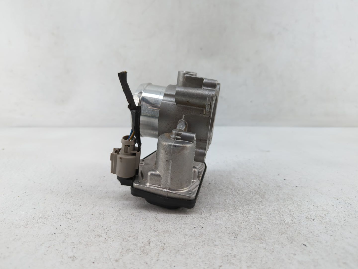 2014-2020 Ford Fusion Throttle Body P/N:DS7G-9F991-CA Fits Fits 2014 2015 2016 2017 2018 2019 2020 OEM Used Auto Parts - Oem