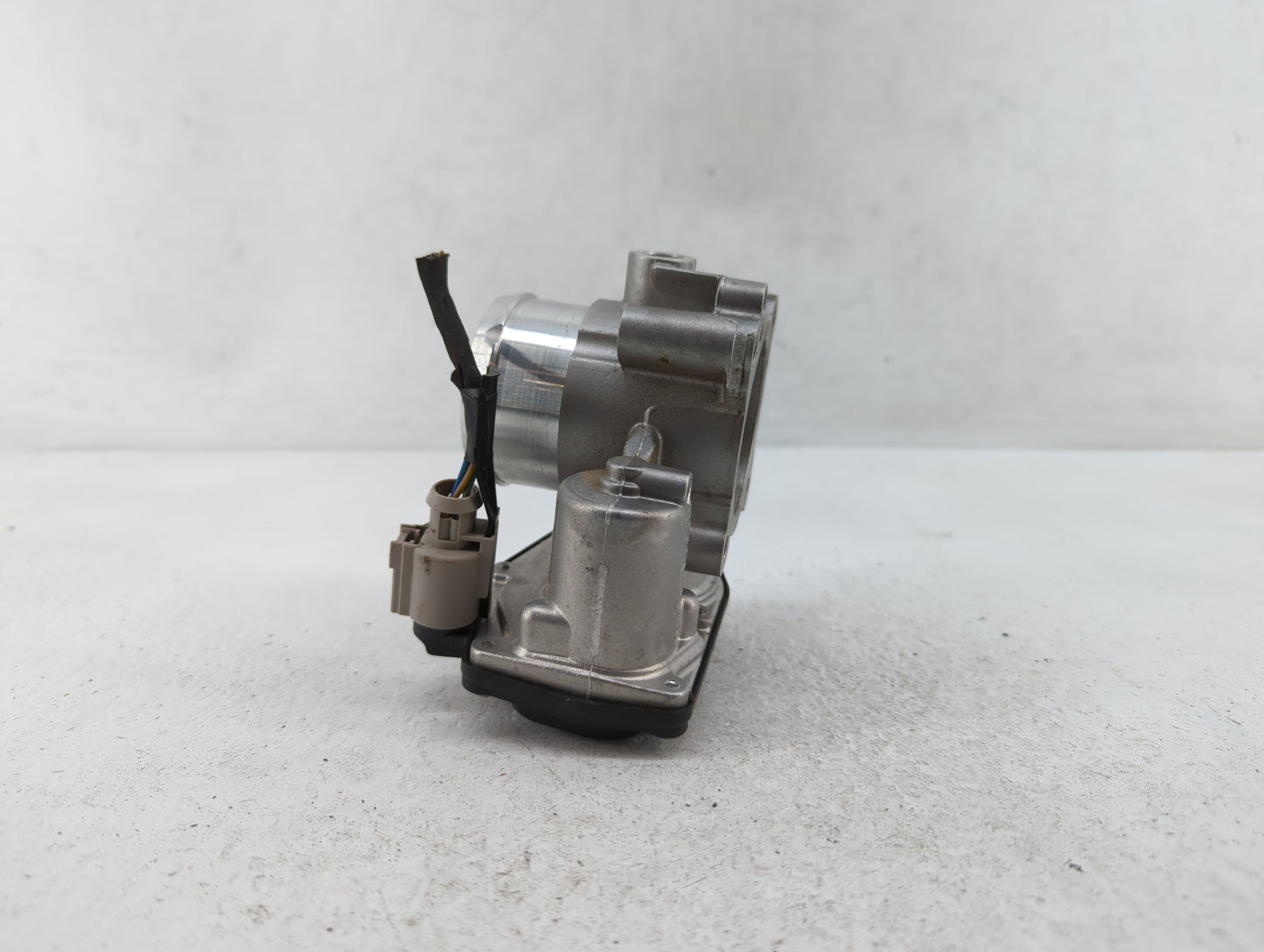 2014-2020 Ford Fusion Throttle Body P/N:DS7G-9F991-CA Fits Fits 2014 2015 2016 2017 2018 2019 2020 OEM Used Auto Parts - Oem