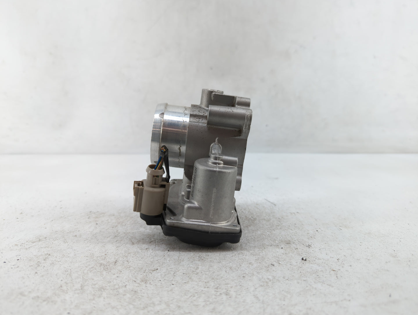 2014-2020 Ford Fusion Throttle Body P/N:DS7G-9F991-CA Fits Fits 2014 2015 2016 2017 2018 2019 2020 OEM Used Auto Parts - Oem