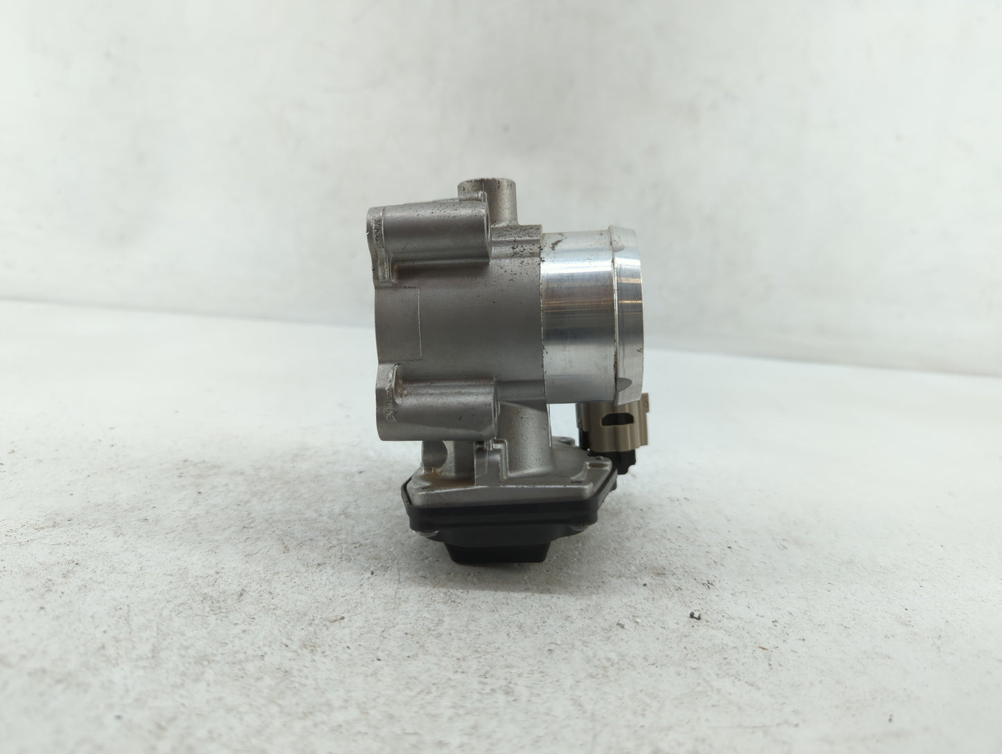 2014-2020 Ford Fusion Throttle Body P/N:DS7G-9F991-CA Fits Fits 2014 2015 2016 2017 2018 2019 2020 OEM Used Auto Parts - Oem