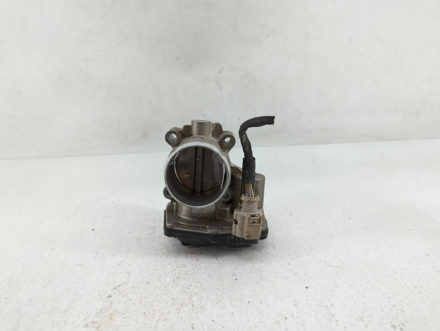 2014-2020 Ford Fusion Throttle Body P/N:DS7G-9F991-BB DS7G-9F991-CA Fits Fits 2014 2015 2016 2017 2018 2019 2020 OEM Used Au
