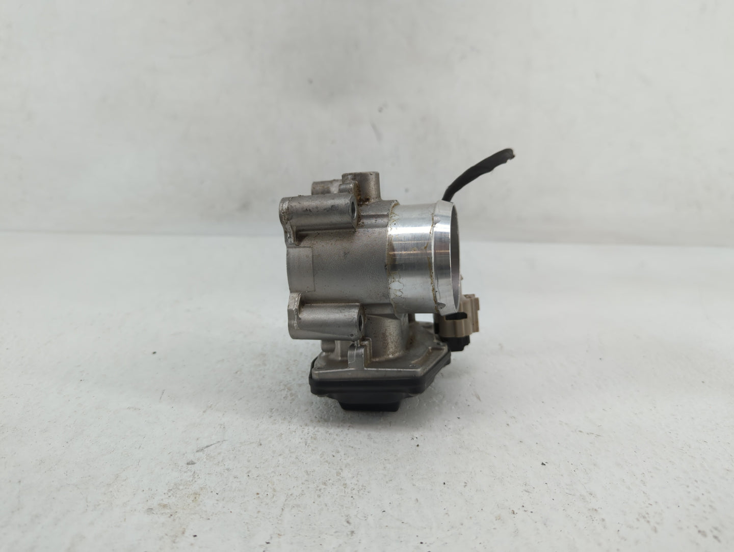 2014-2020 Ford Fusion Throttle Body P/N:DS7G-9F991-BB DS7G-9F991-CA Fits Fits 2014 2015 2016 2017 2018 2019 2020 OEM Used Au