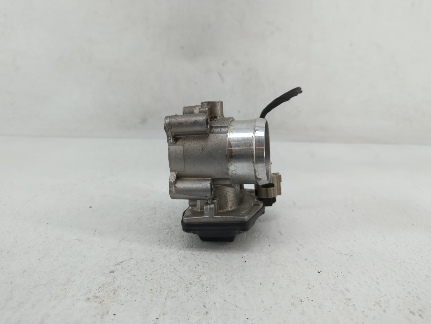 2014-2020 Ford Fusion Throttle Body P/N:DS7G-9F991-BB DS7G-9F991-CA Fits Fits 2014 2015 2016 2017 2018 2019 2020 OEM Used Au
