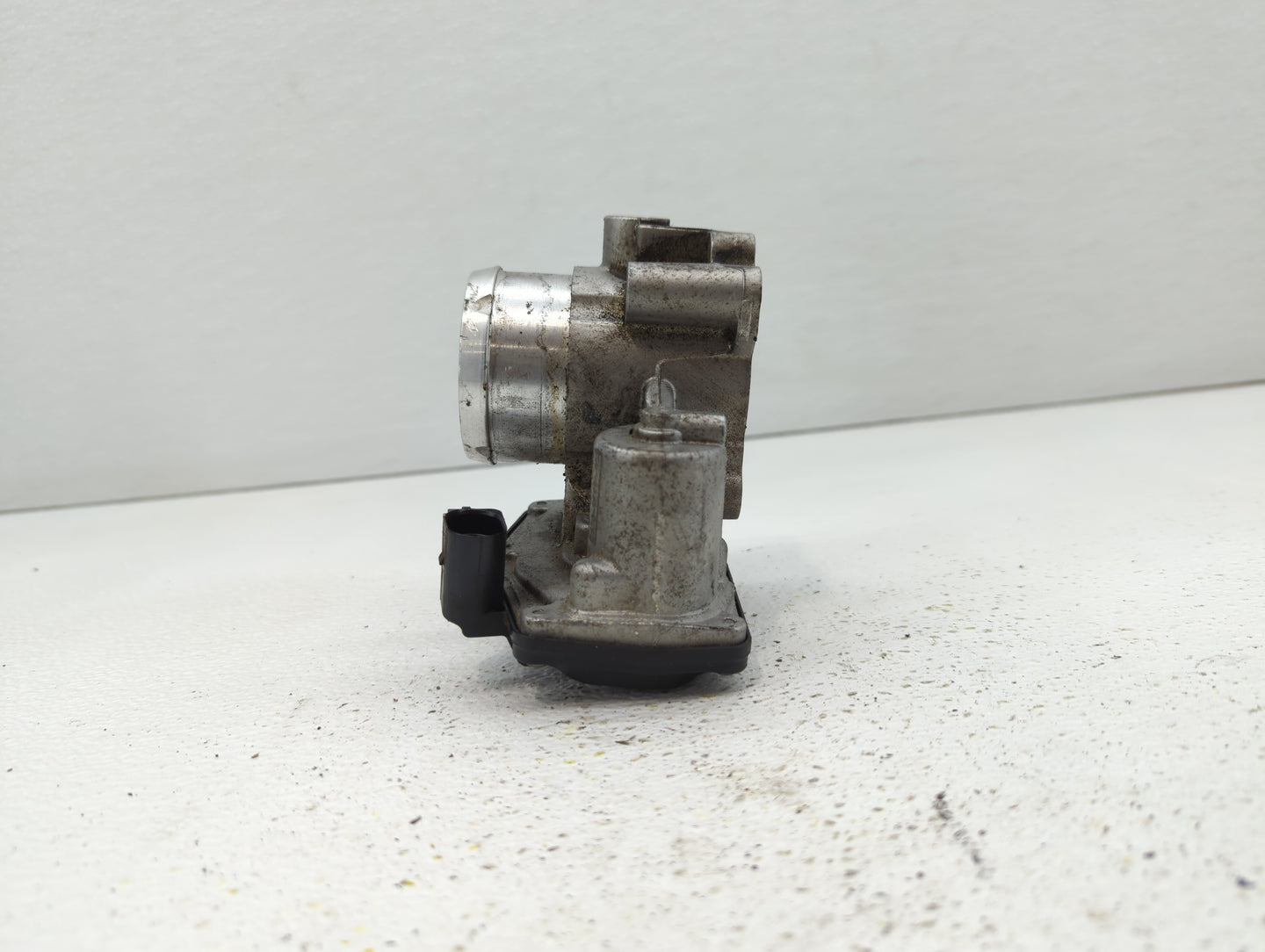 2014-2020 Ford Fusion Throttle Body P/N:DS7G-9F991-BB DS7G-9F991-CA Fits Fits 2014 2015 2016 2017 2018 2019 2020 OEM Used Au