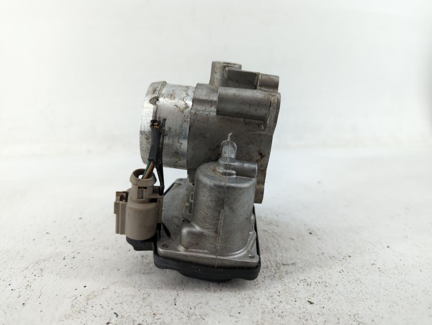 2014-2020 Ford Fusion Throttle Body P/N:DS7G-9F991-BB DS7G-9F991-CA Fits Fits 2014 2015 2016 2017 2018 2019 2020 OEM Used Au