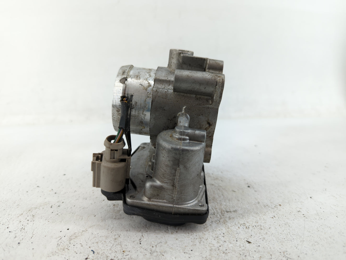 2014-2020 Ford Fusion Throttle Body P/N:DS7G-9F991-BB DS7G-9F991-CA Fits Fits 2014 2015 2016 2017 2018 2019 2020 OEM Used Au