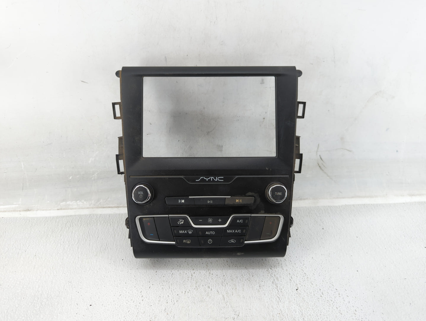 2019-2020 Ford Fusion Am Fm Cd Player Radio Receiver - Oemusedautoparts1.com