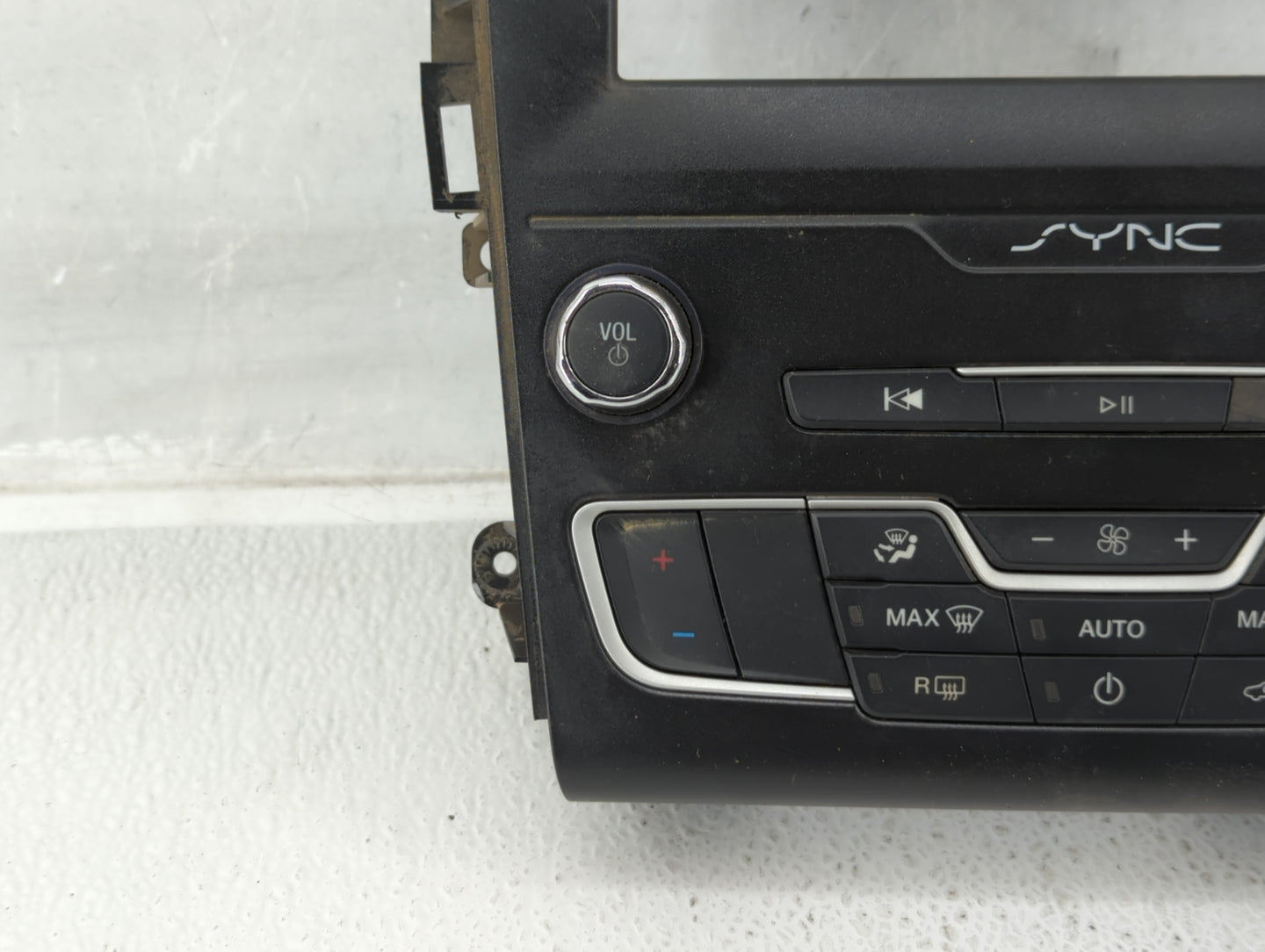 2019-2020 Ford Fusion Am Fm Cd Player Radio Receiver - Oemusedautoparts1.com